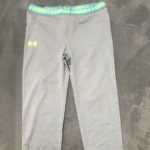 Light grey Capri workout pants